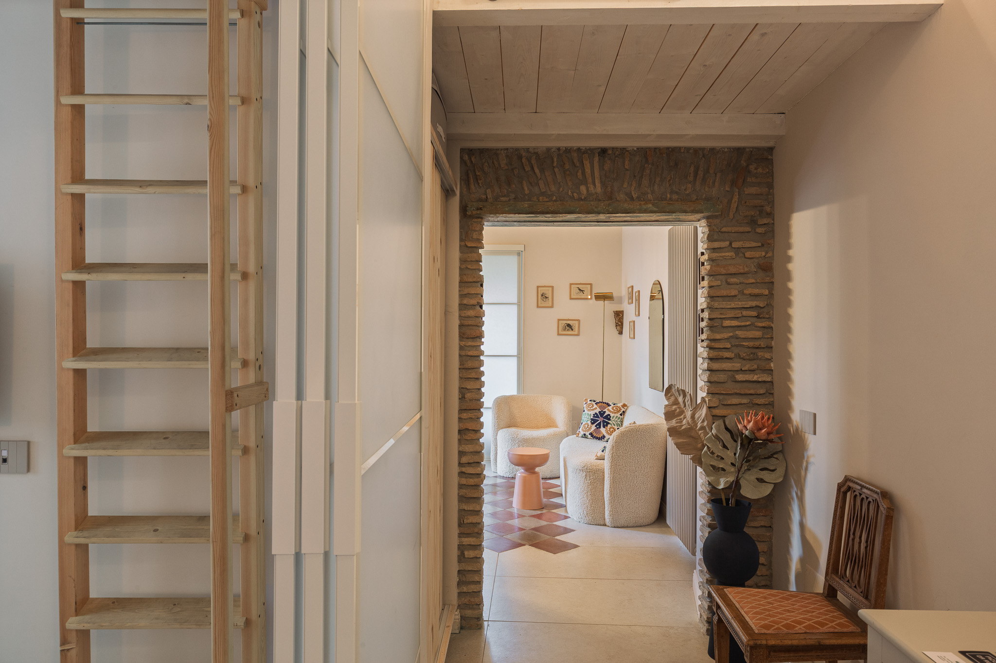 Corridoio con dettagli originali della casa