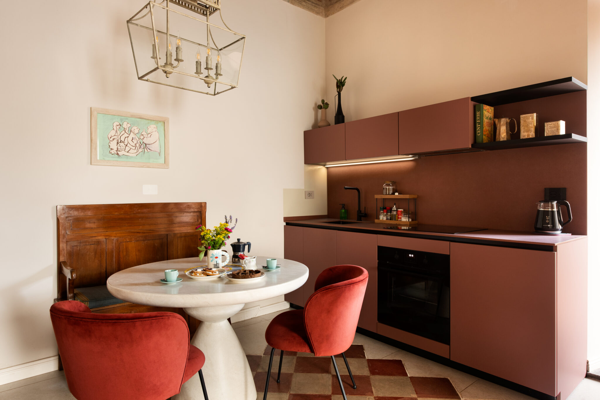 Cucina e zona pranzo de La Voliera di Bacco