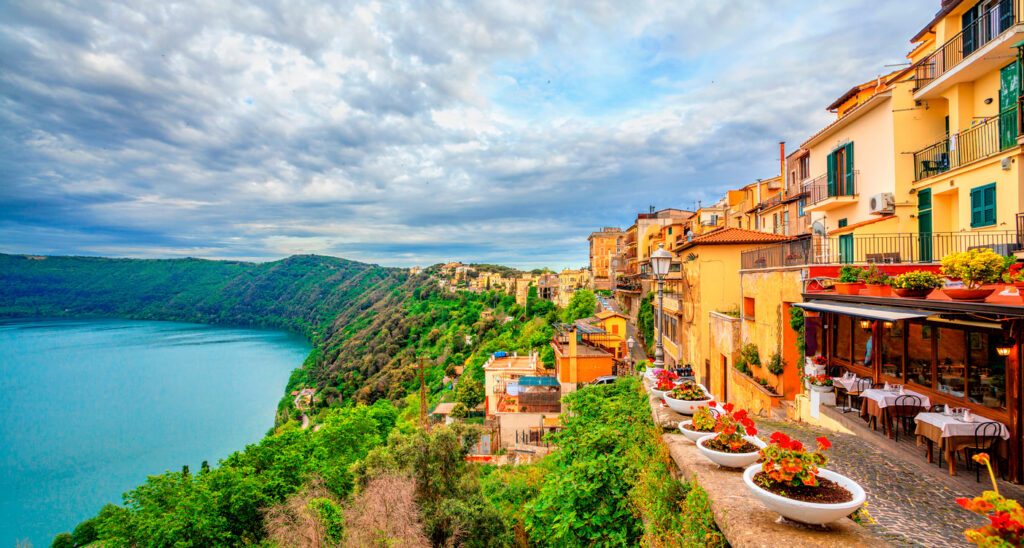 Borgo di Nemi e Lago di Nemi nei Castelli Romani