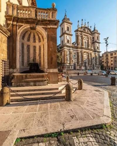 Cosa vedere a Frascati: Piazza San Pietro e la Cattedrale